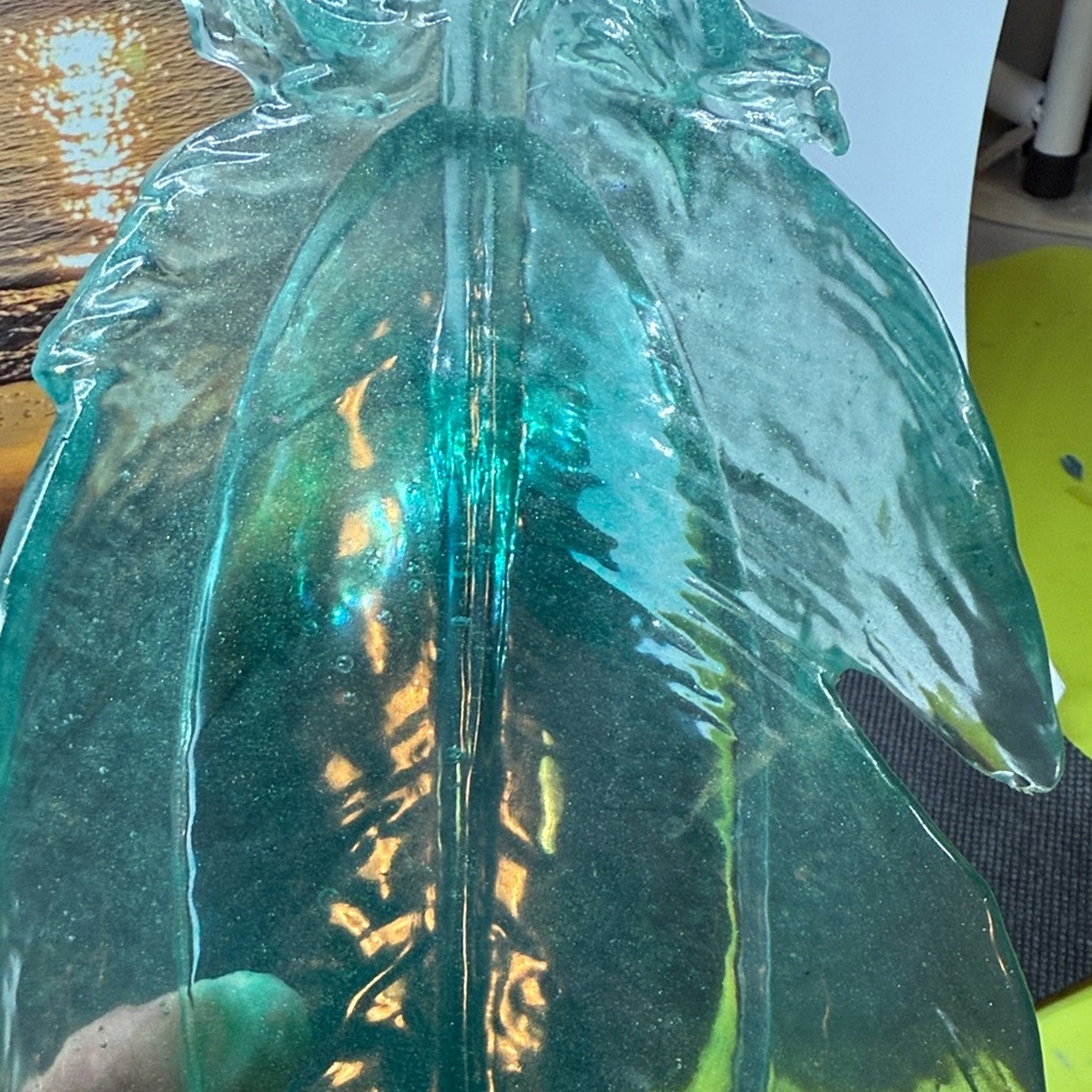 Elegant Resin Leaf Art Piece - Picture 4 of 14